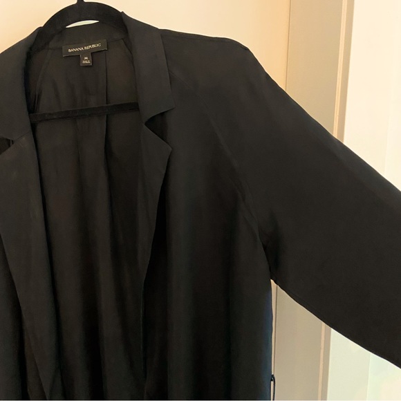 Banana Republic. Silky & flowy wrap style blouse. Size Medium. Black. NWOT. - Picture 4 of 7